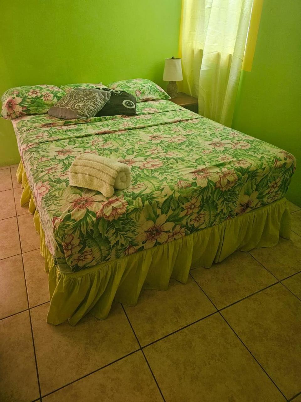 Fish Tobago Guesthouse Or Joy And Brandon Guesthouse Buccoo Phòng bức ảnh