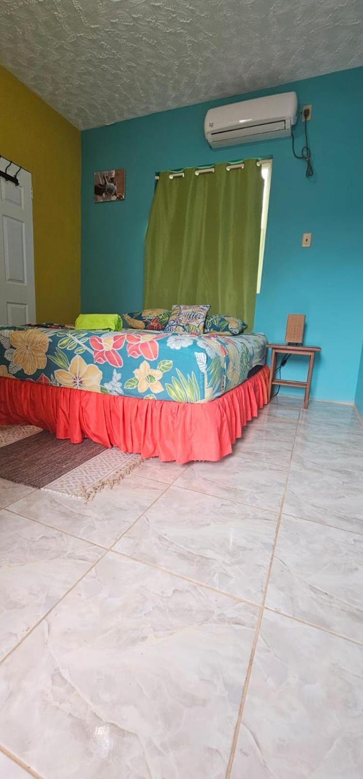 Fish Tobago Guesthouse Or Joy And Brandon Guesthouse Buccoo Phòng bức ảnh