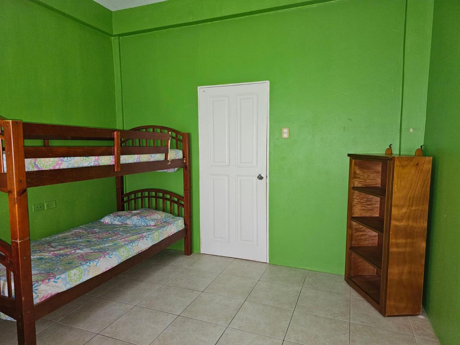 Fish Tobago Guesthouse Or Joy And Brandon Guesthouse Buccoo Phòng bức ảnh