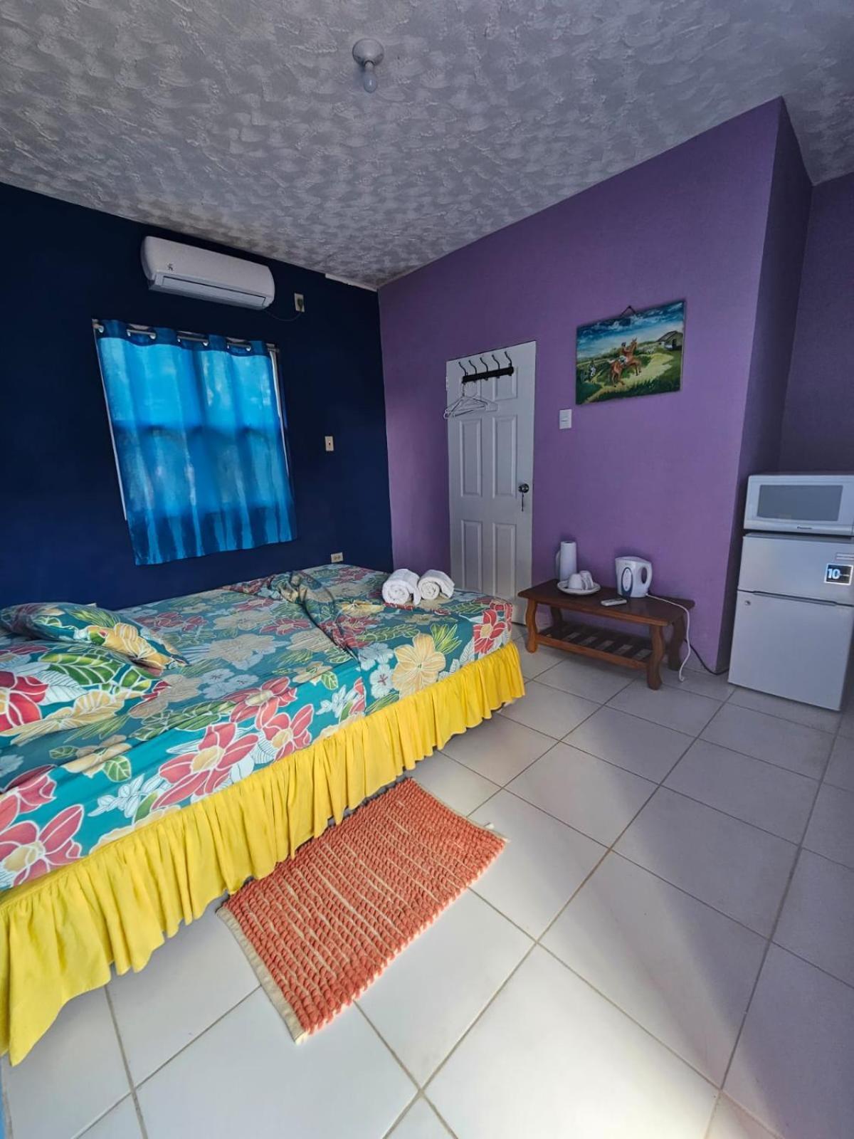Fish Tobago Guesthouse Or Joy And Brandon Guesthouse Buccoo Phòng bức ảnh