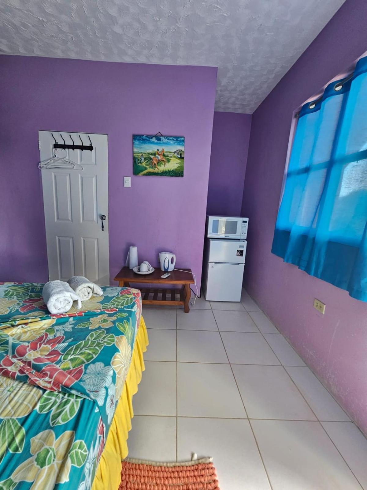 Fish Tobago Guesthouse Or Joy And Brandon Guesthouse Buccoo Phòng bức ảnh
