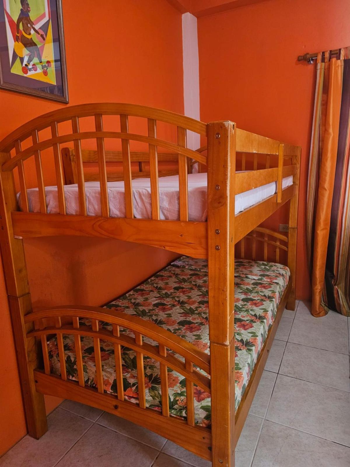 Fish Tobago Guesthouse Or Joy And Brandon Guesthouse Buccoo Phòng bức ảnh