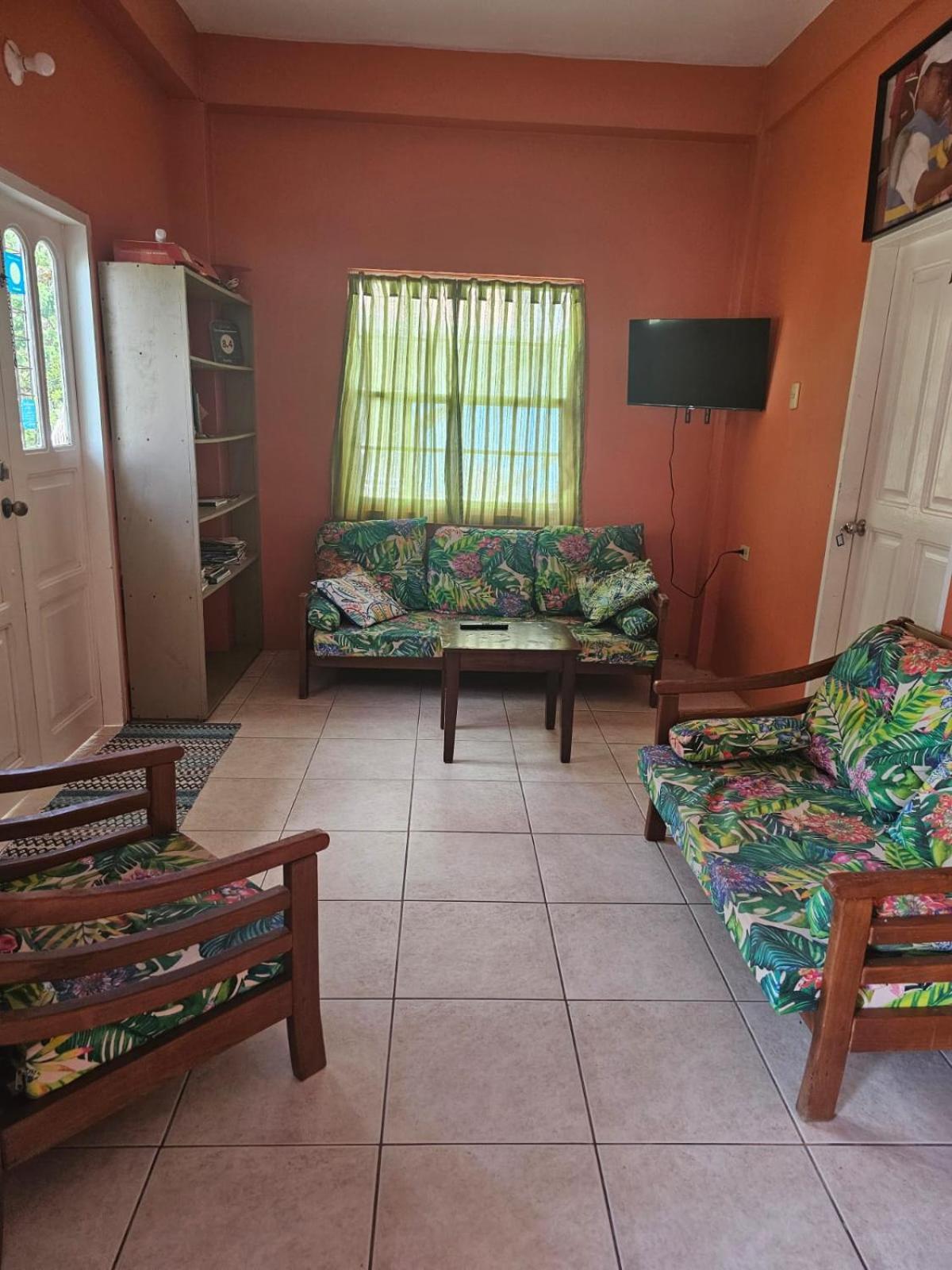 Fish Tobago Guesthouse Or Joy And Brandon Guesthouse Buccoo Phòng bức ảnh