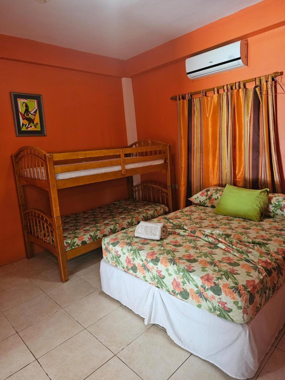 Fish Tobago Guesthouse Or Joy And Brandon Guesthouse Buccoo Phòng bức ảnh