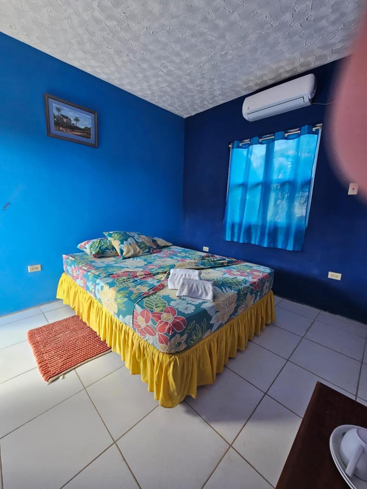 Fish Tobago Guesthouse Or Joy And Brandon Guesthouse Buccoo Phòng bức ảnh