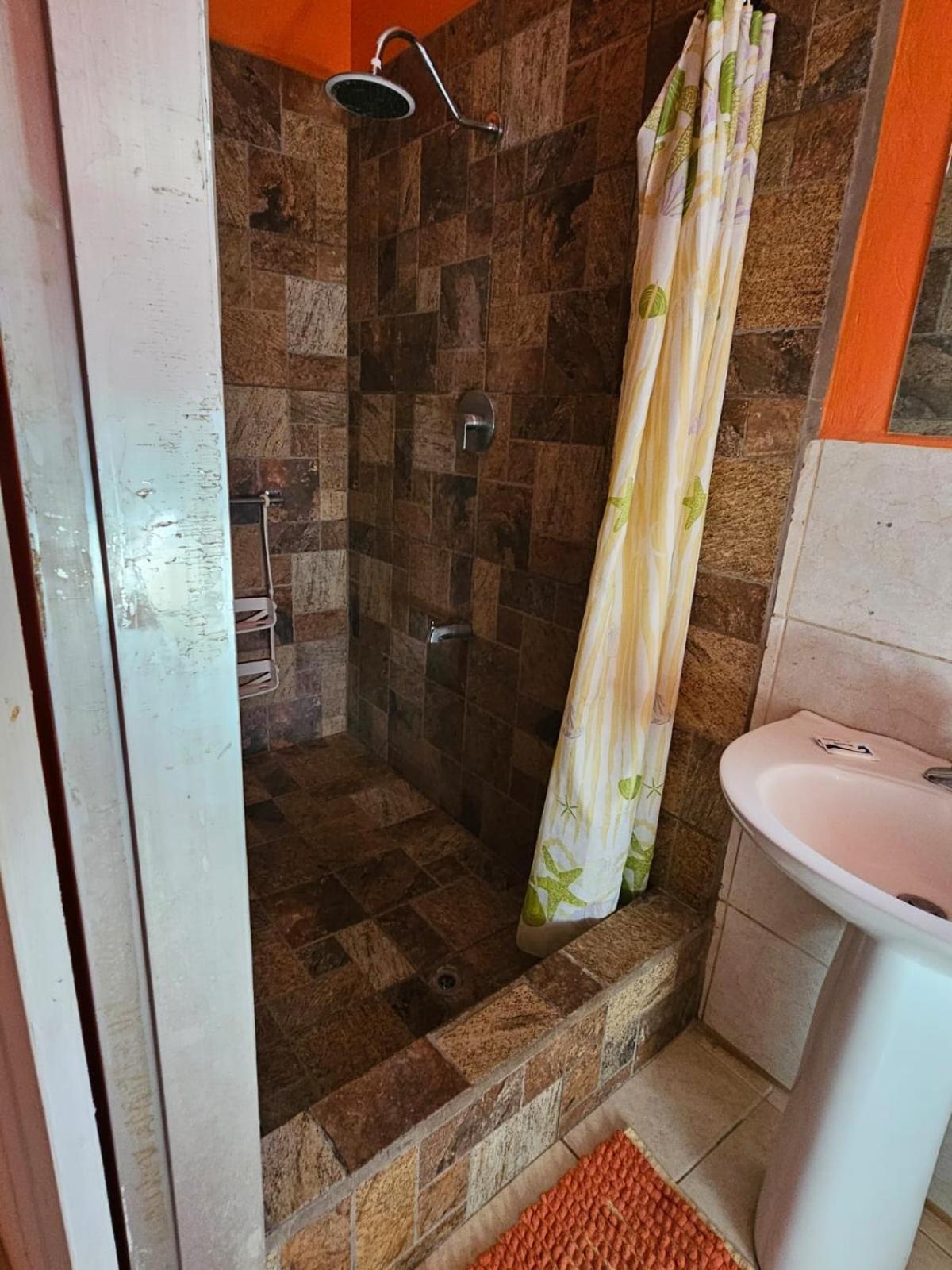 Fish Tobago Guesthouse Or Joy And Brandon Guesthouse Buccoo Phòng bức ảnh