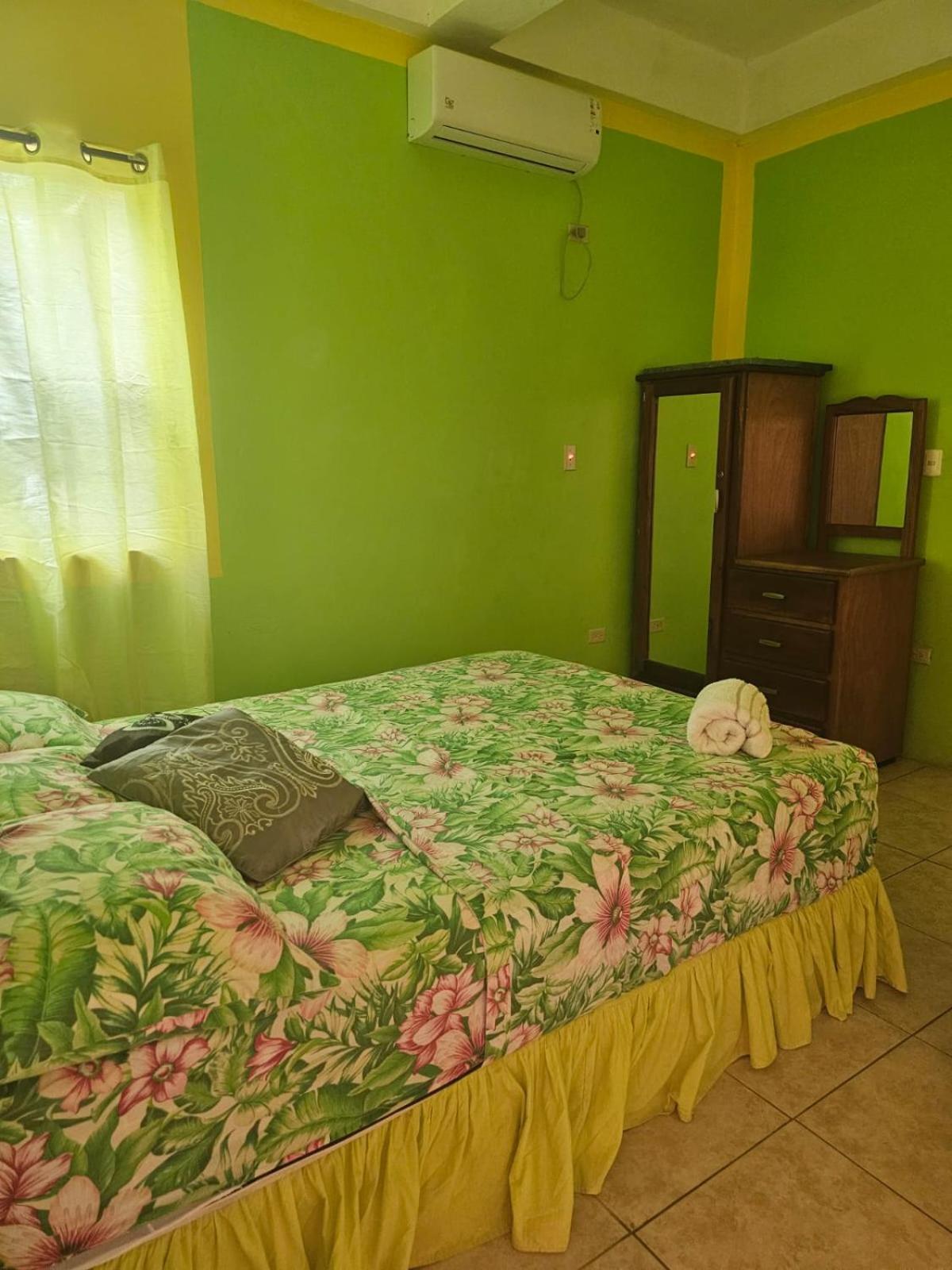 Fish Tobago Guesthouse Or Joy And Brandon Guesthouse Buccoo Phòng bức ảnh