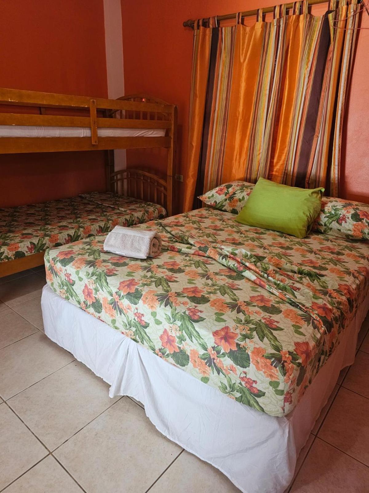 Fish Tobago Guesthouse Or Joy And Brandon Guesthouse Buccoo Phòng bức ảnh